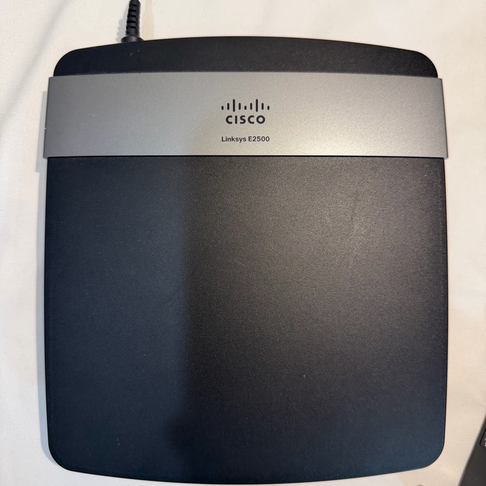 Cisco‎ Linksys E2500 with power supply 4 Ports Bundle